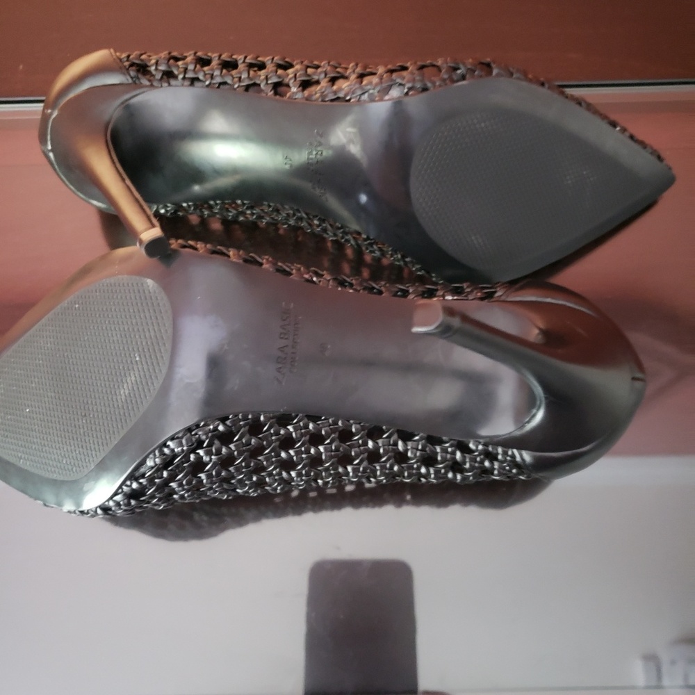 Pumps - Picture 3 of 4